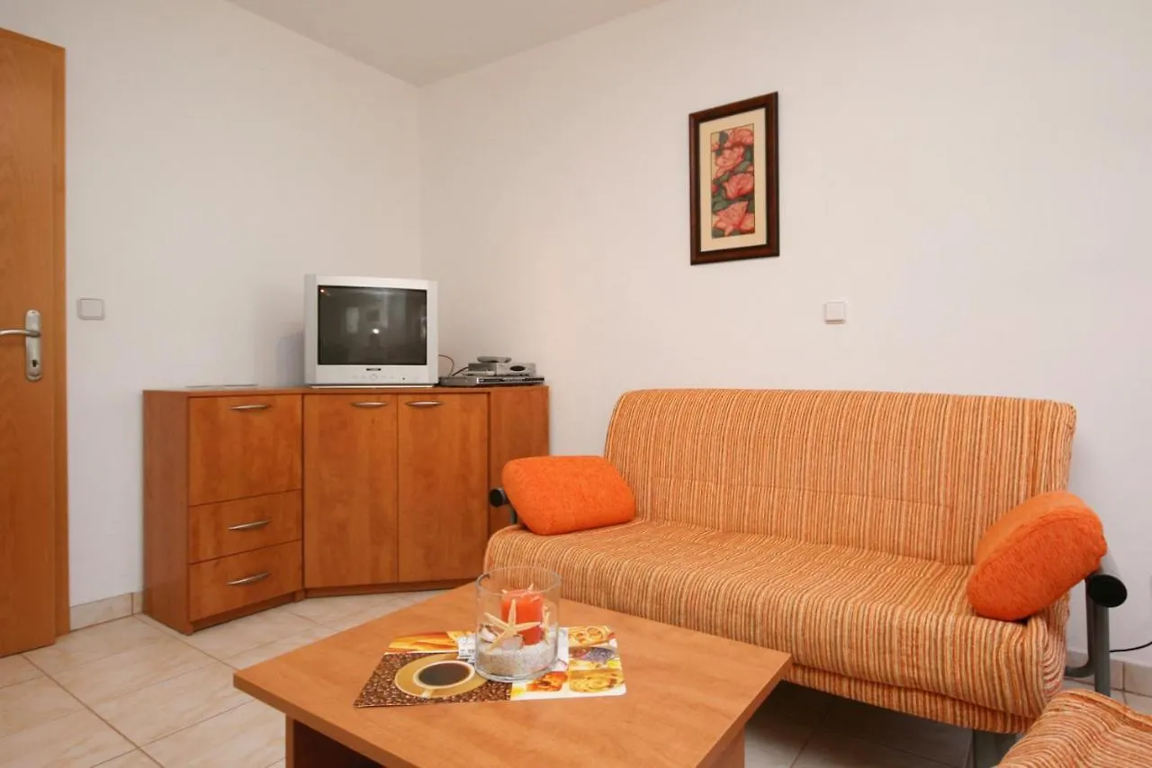 Apartment Pinezici 5464C Croatia