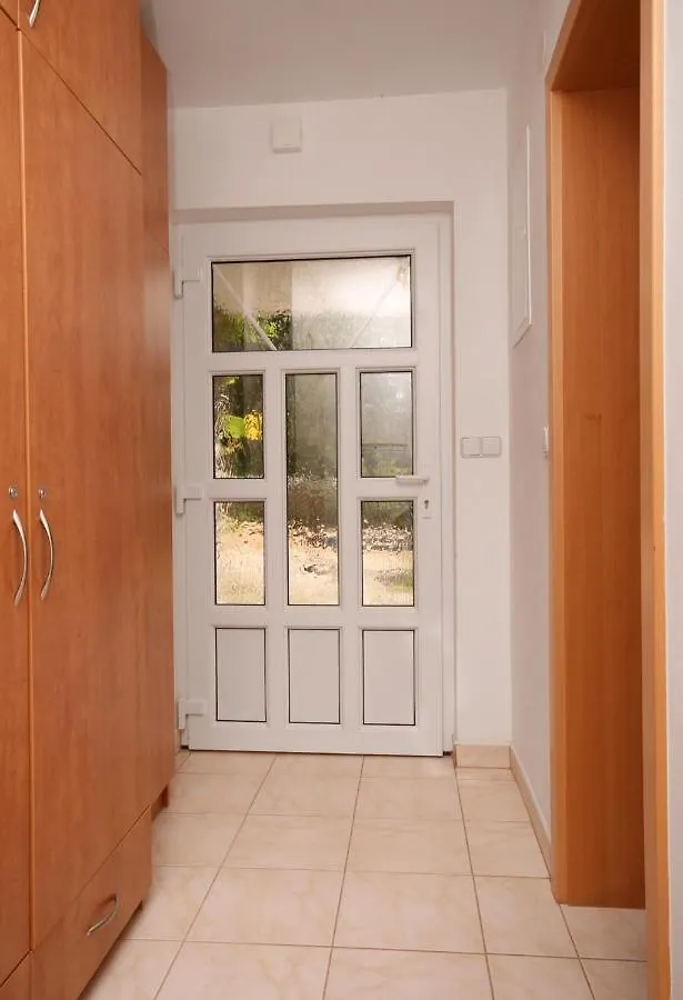 Apartment Pinezici 5464C Croatia
